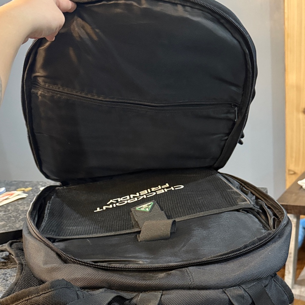 Alienware Black And Gray Backpack - image 4
